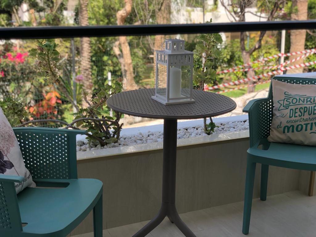 First Line Seaview Apartment 阿德耶 外观 照片