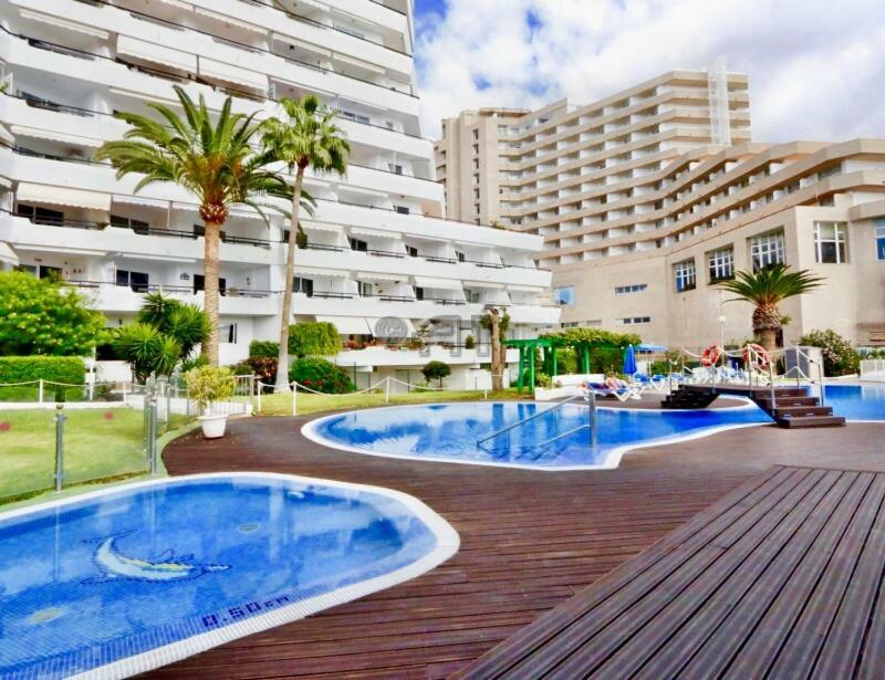 First Line Seaview Apartment 阿德耶 外观 照片