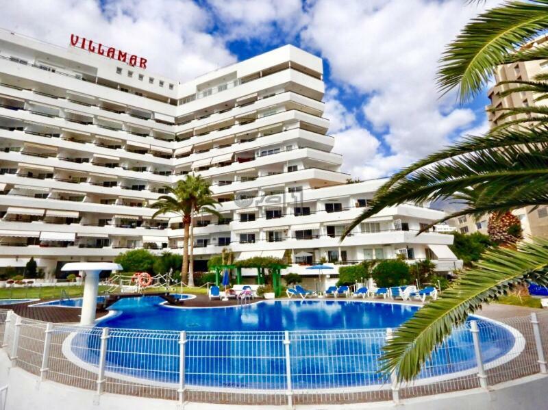 First Line Seaview Apartment 阿德耶 外观 照片