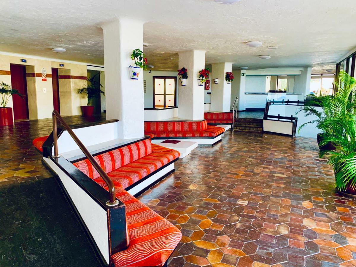 First Line Seaview Apartment 阿德耶 外观 照片