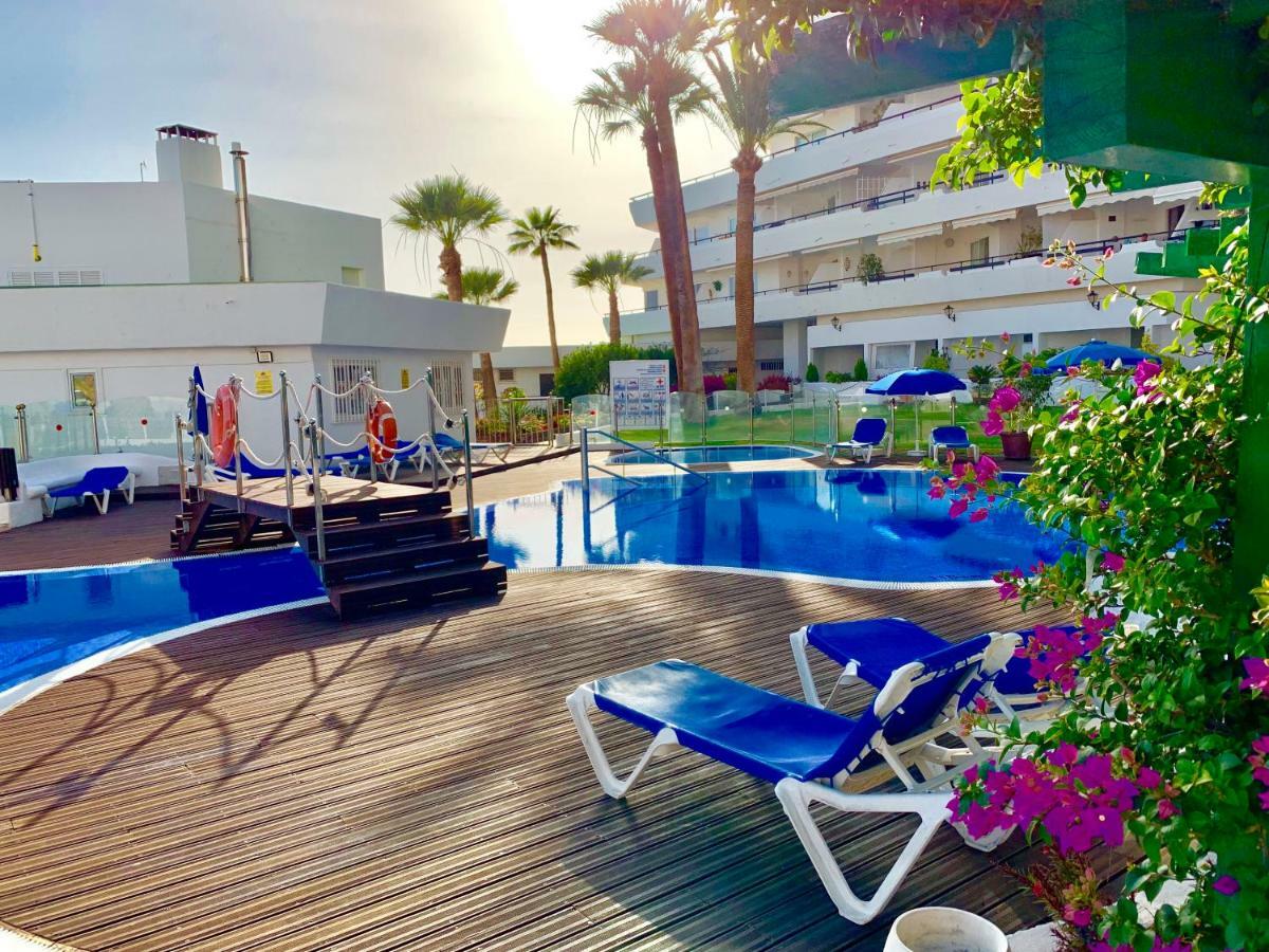 First Line Seaview Apartment 阿德耶 外观 照片