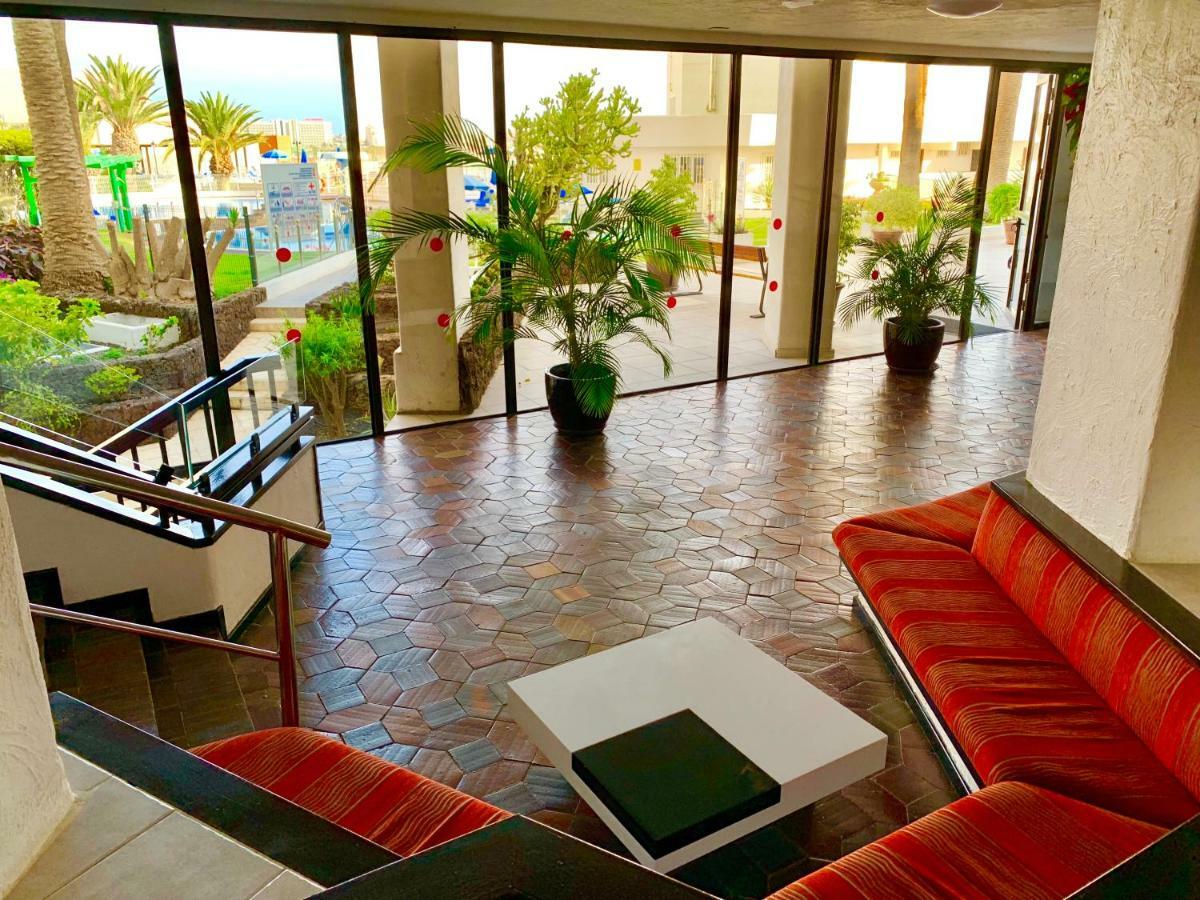 First Line Seaview Apartment 阿德耶 外观 照片